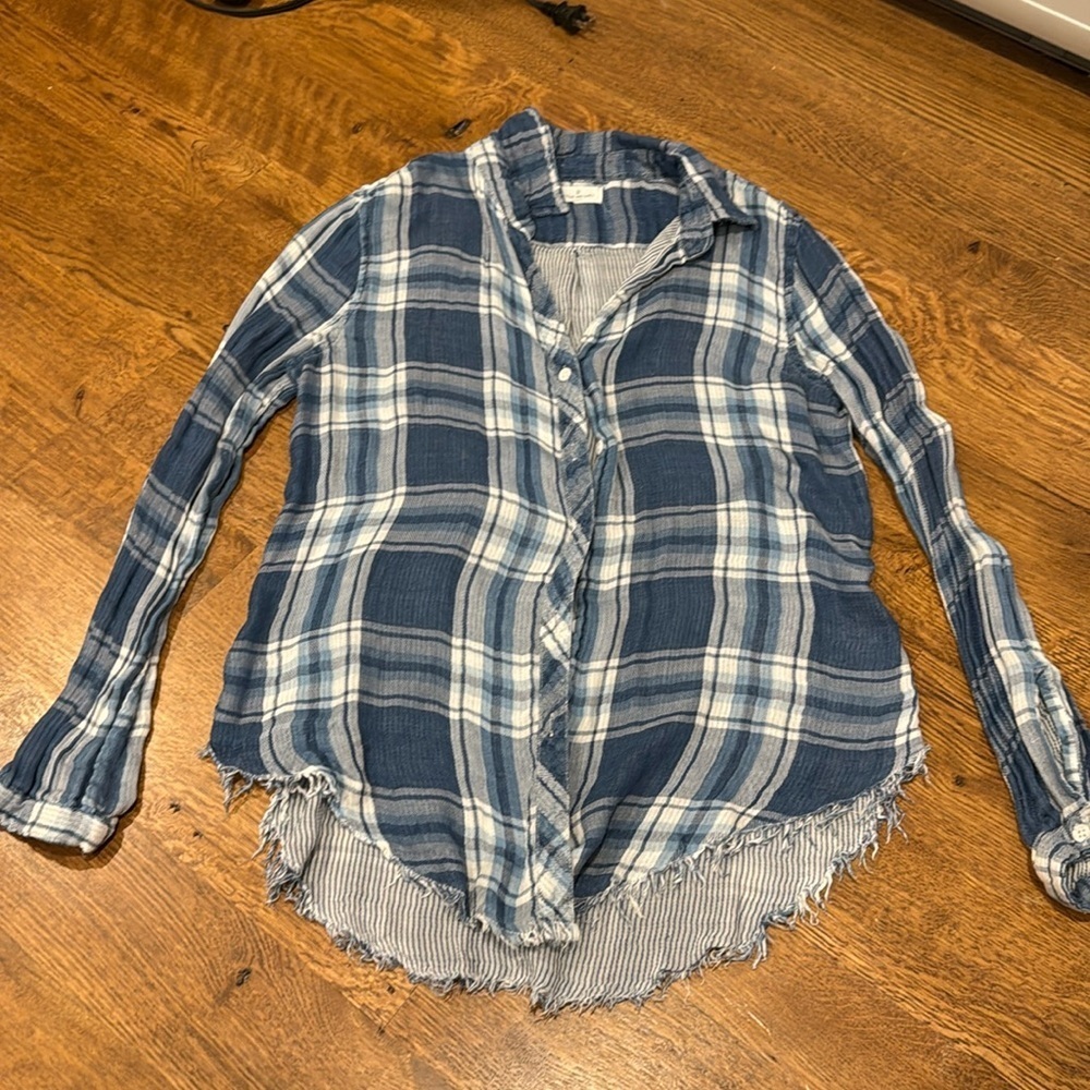 Thread and Supply Women’s Flannel Blue and White Size Small